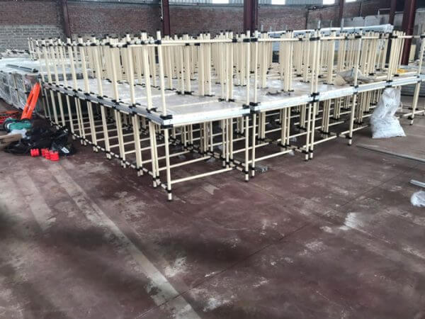 Bàn thao tác ống thép bọc nhựa 02