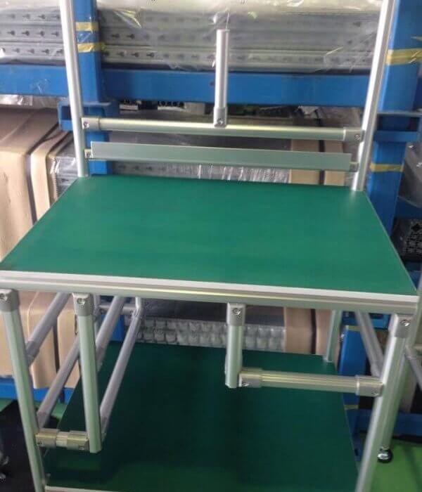 Bàn thao tác ống thép bọc nhựa 04