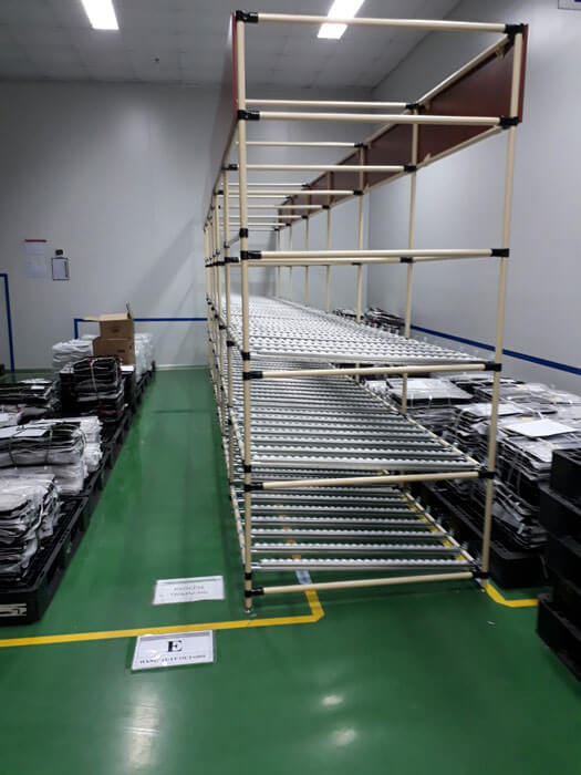 Bàn thao tác ống thép bọc nhựa 08